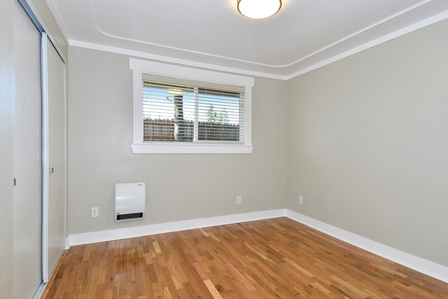 Building Photo - 8 SE 136th Ave