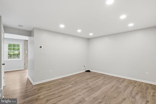 Building Photo - 9018 Jersey Dr