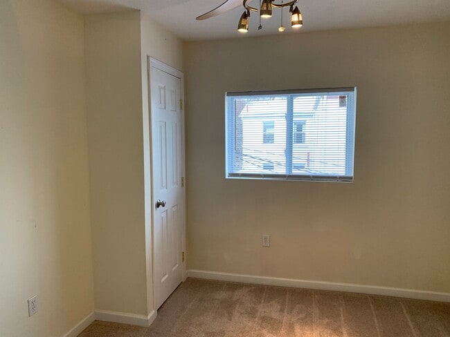 Building Photo - Beautiful 3bed/2.5 bath in Southside