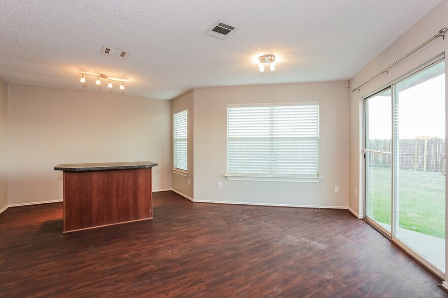 Building Photo - 9936 Sparrow Hawk Ln