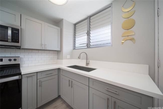 Building Photo - 1401 Lusitana St