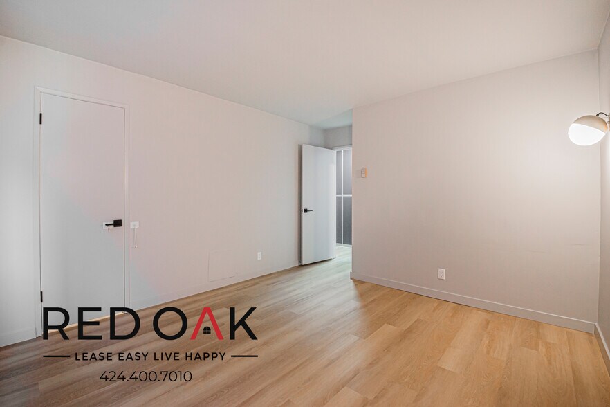 Building Photo - 426 S Venice Blvd