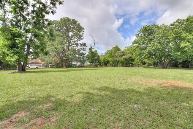 Building Photo - 3 Bedroom Ranch