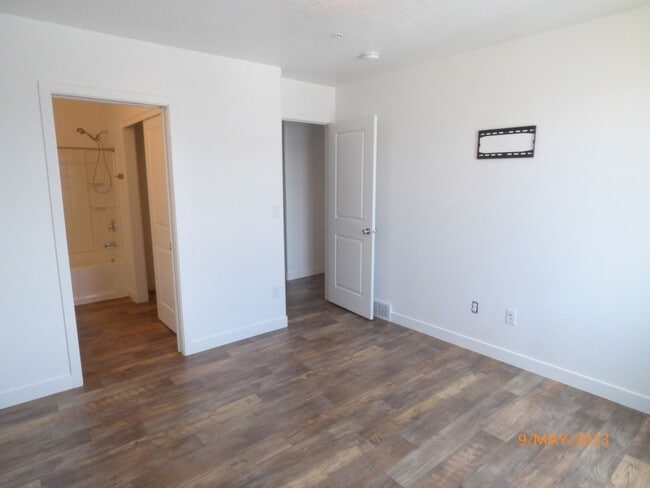 Building Photo - Upgraded 3 Bed 2.5 Bath Townhome in Herriman