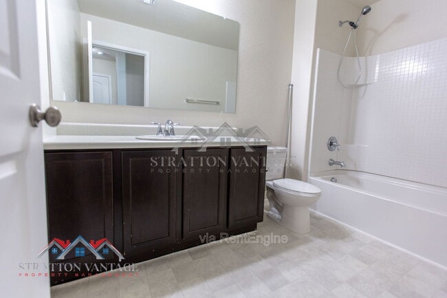 Building Photo - 5926 E Oasis Blvd