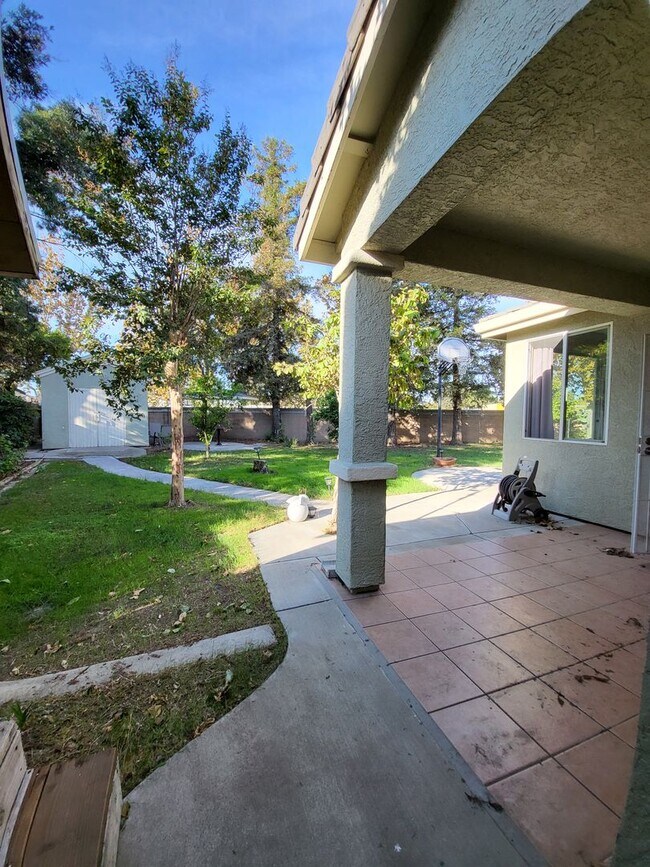Building Photo - 920 Garcia Dr
