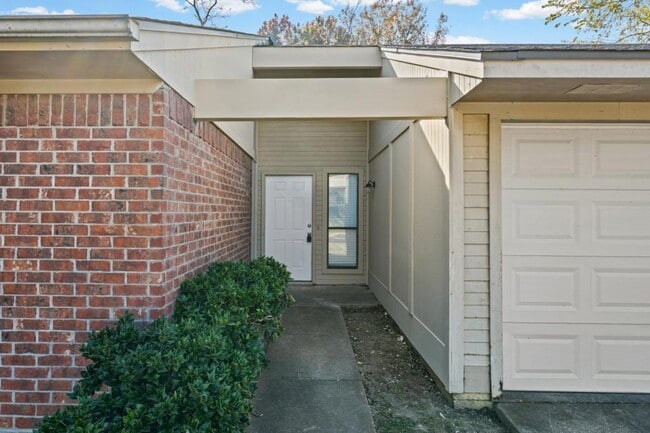 Building Photo - 2313 Paul Revere St