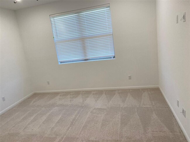 Building Photo - 115 Lyrebird Ln