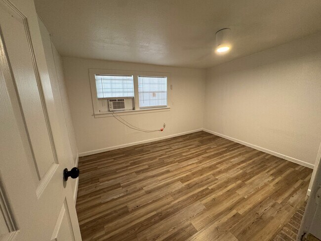 Building Photo - 610 Fenfield Ave