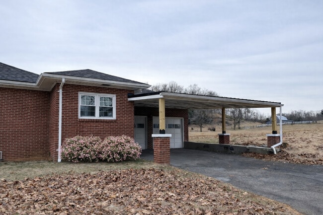 Building Photo - 21335 Green Spring Rd