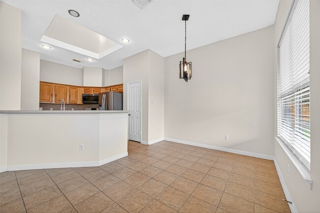 Building Photo - 23914 Glengate Dr