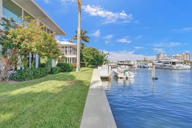 Building Photo - 2760 Yacht Club Blvd