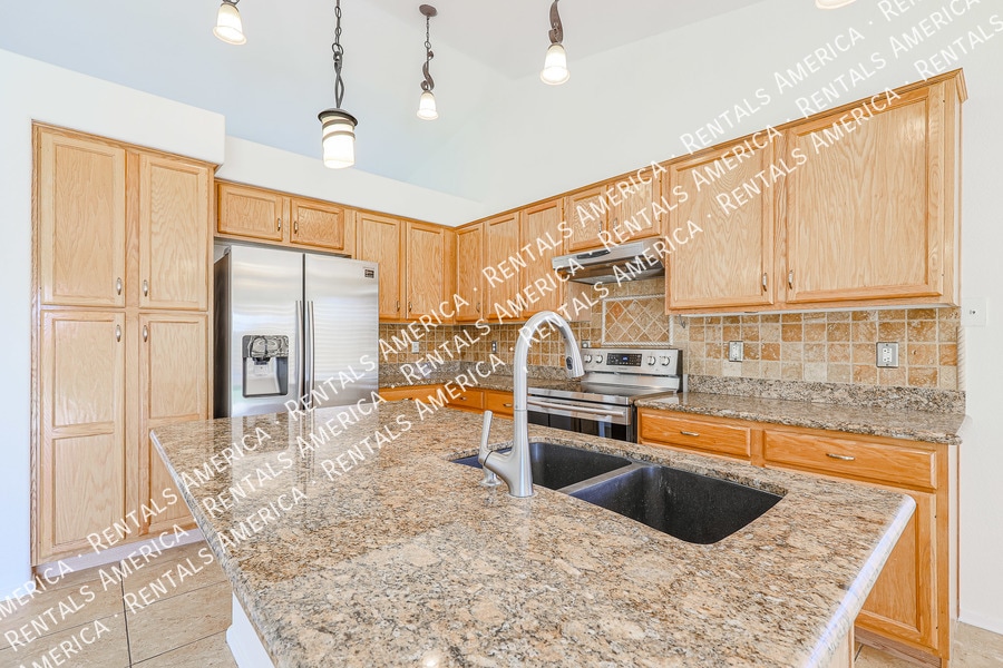 Building Photo - 4647 E Lavender Ln