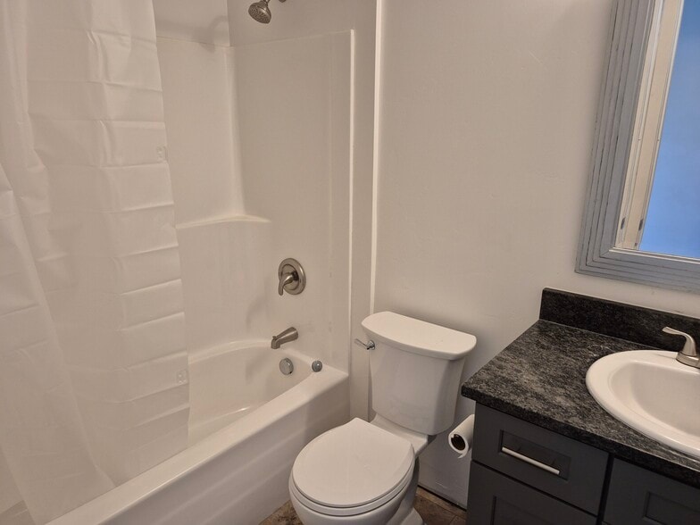 Building Photo - 1152 Stone Dr