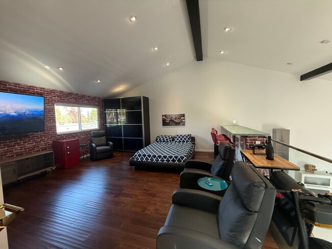 Building Photo - 18003 Tiara St