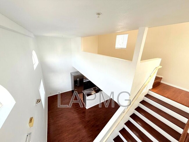 Building Photo - 432 N Kingsley Dr