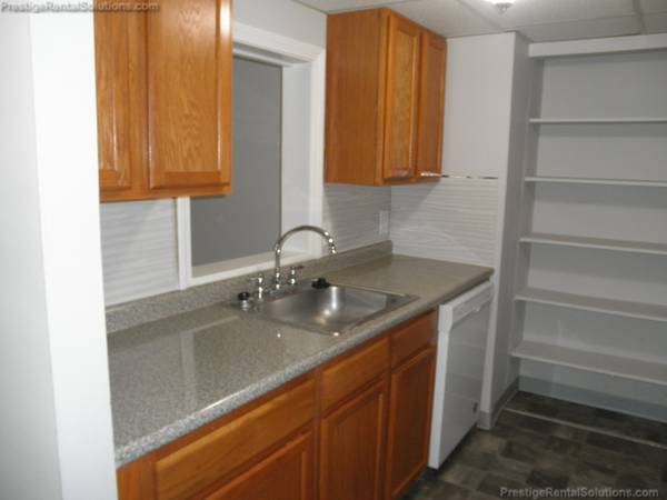 Building Photo - 36 Greentree Ln