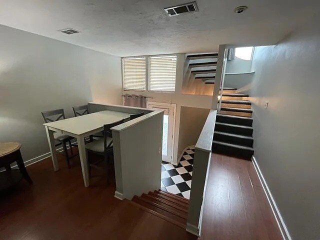 Building Photo - 815 W Pensacola St
