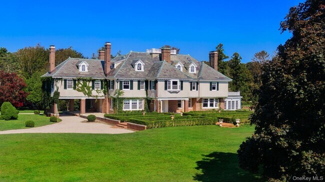 Building Photo - 94 Quogue St