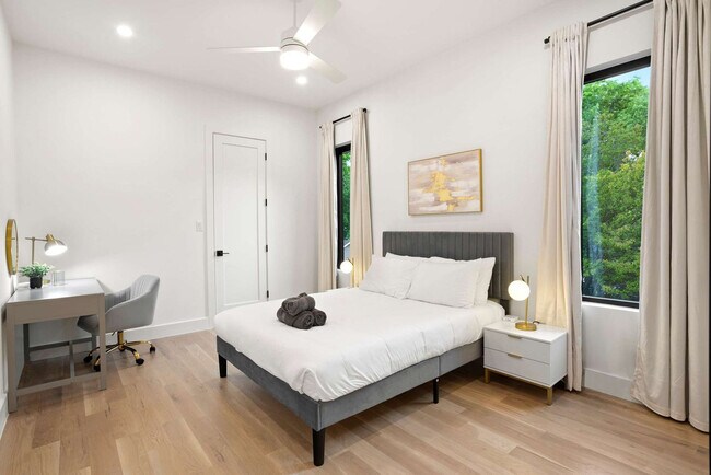 Building Photo - 8922 San Benito Way