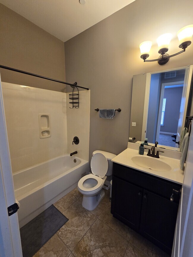 Full bathroom - 6416 Cates Ave