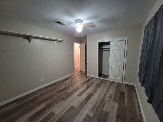 Building Photo - 805 Lamar St