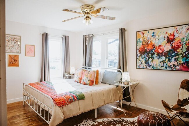 Building Photo - 604 W Pecan Dr