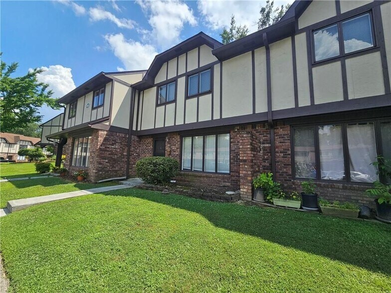 Building Photo - 1192 Ashborough Dr