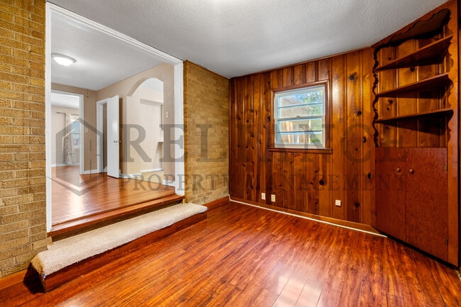 Building Photo - 536 S Glendale St
