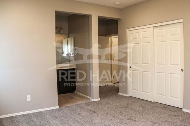 Building Photo - 250 N Sandal