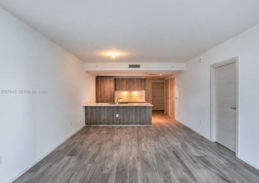 Building Photo - 801 S Miami Ave