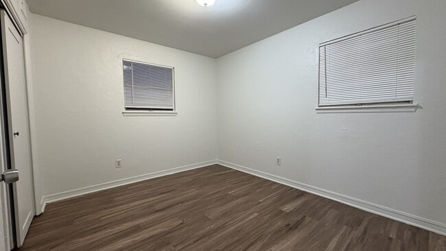 Building Photo - 5421 S Lee Ave