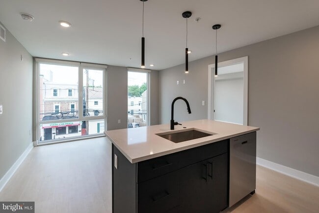 Building Photo - 6604 Ridge Ave