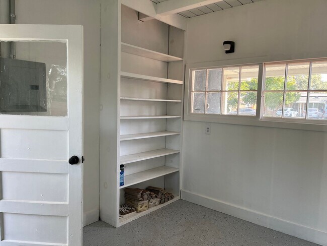 Building Photo - Charming Winters Home