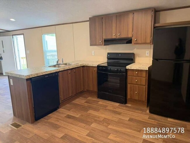 Building Photo - 512 10th St SW