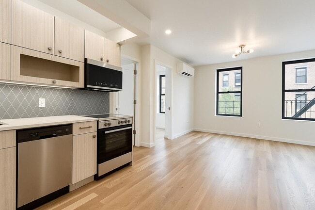 Building Photo - 524 W 134th St