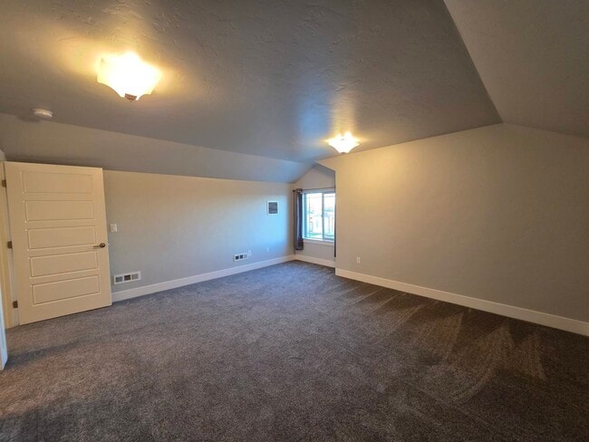 Building Photo - 584 Thebes St