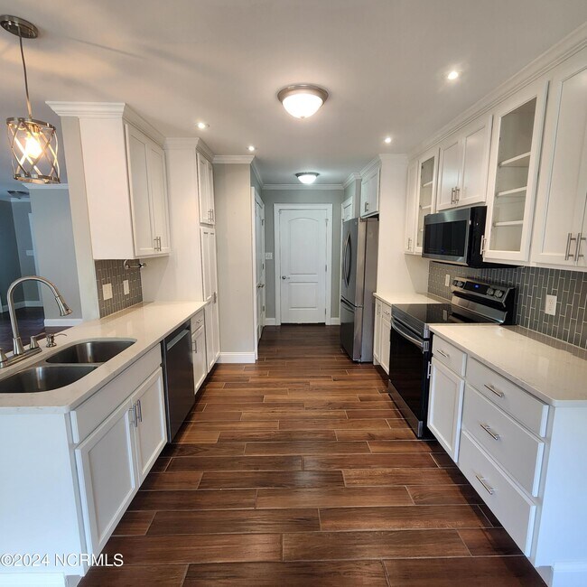 Building Photo - 115 Blue Bird Ln