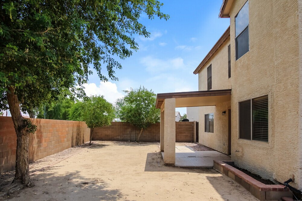 Building Photo - 2609 N 128th Dr