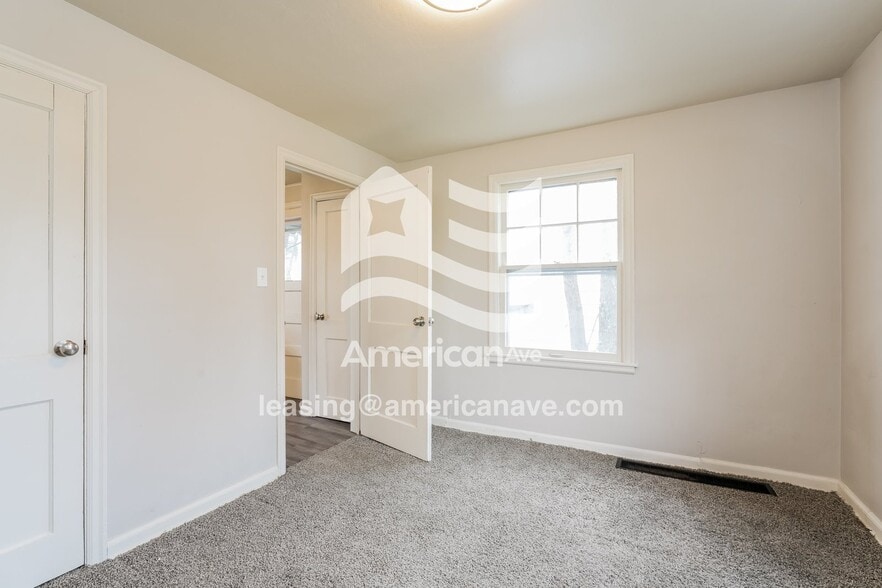 Building Photo - 1325 N Meade St