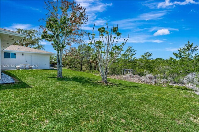 Building Photo - 9125 SE Karin St