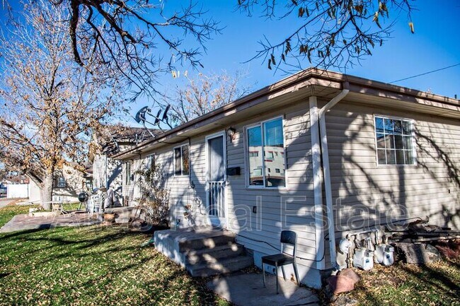 Building Photo - 891 Egbert St