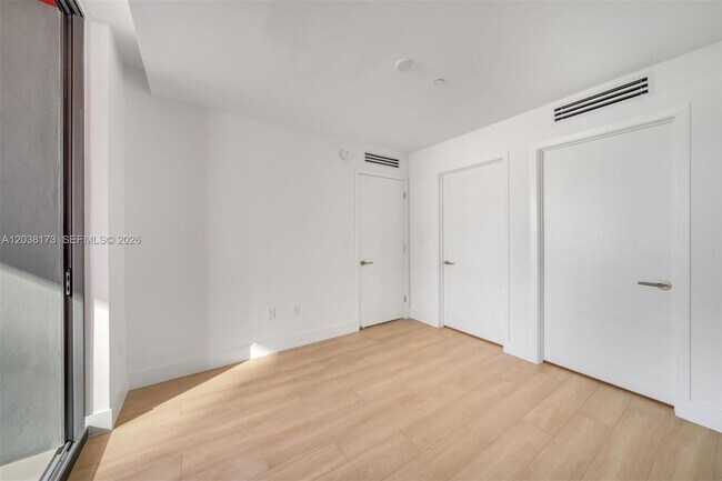 Building Photo - 90 FL-90
