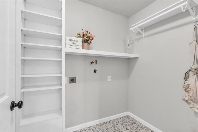 Building Photo - 25 Hornbill Ct