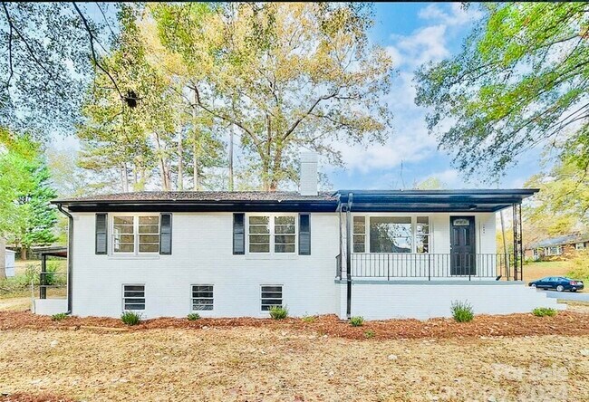 Primary Photo - 1601 Echo Ln