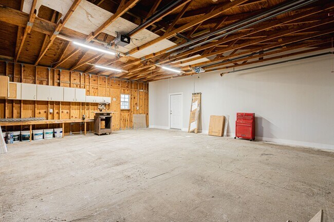 Building Photo - Stunning Remodeled 3-Bedroom Home in Prime...