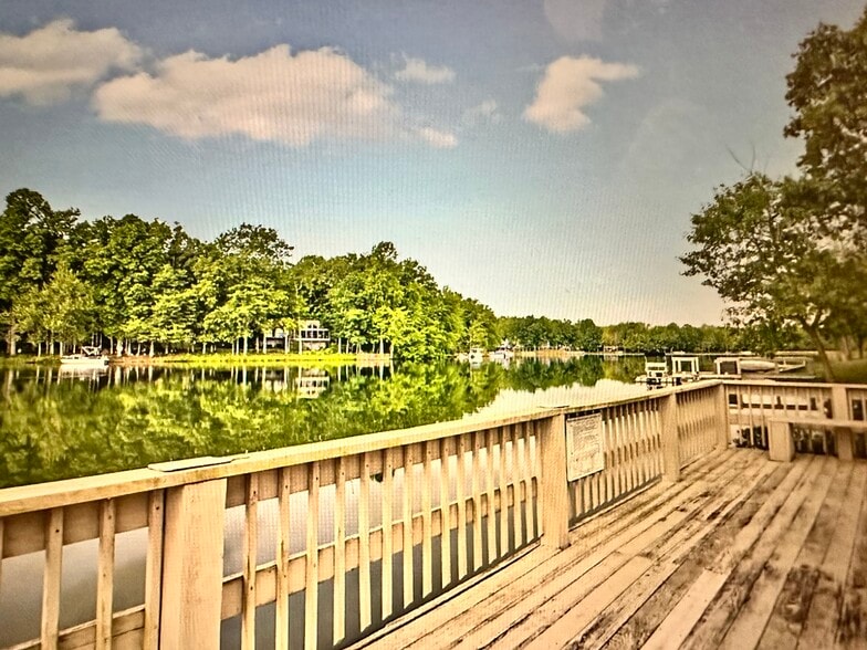 Building Photo - 38 Lakeshore Ln