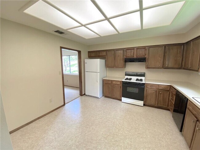 Building Photo - 6010 Salton Dr