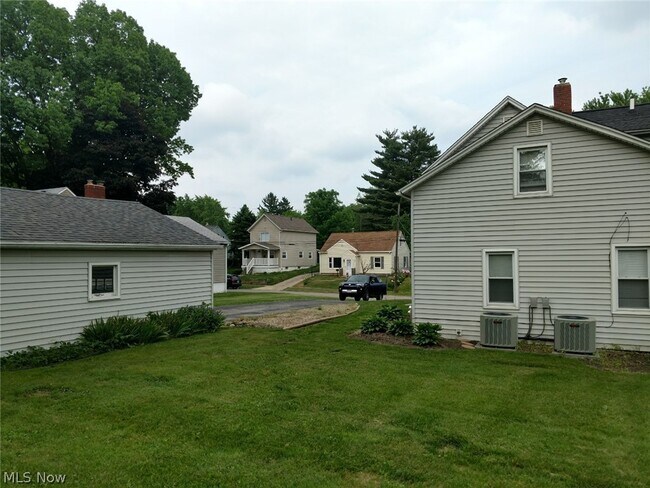 Building Photo - 1522 Campbell St
