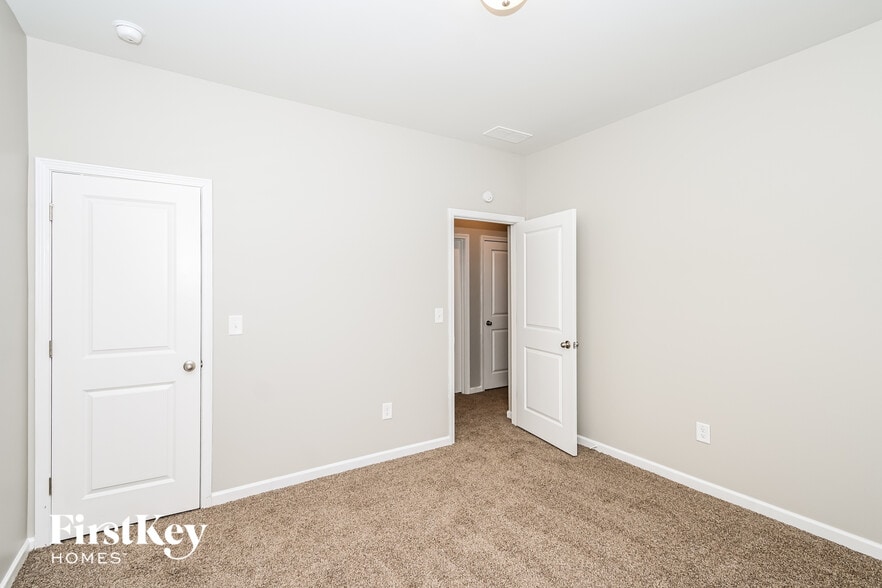 Building Photo - 161 Greatwood Ln